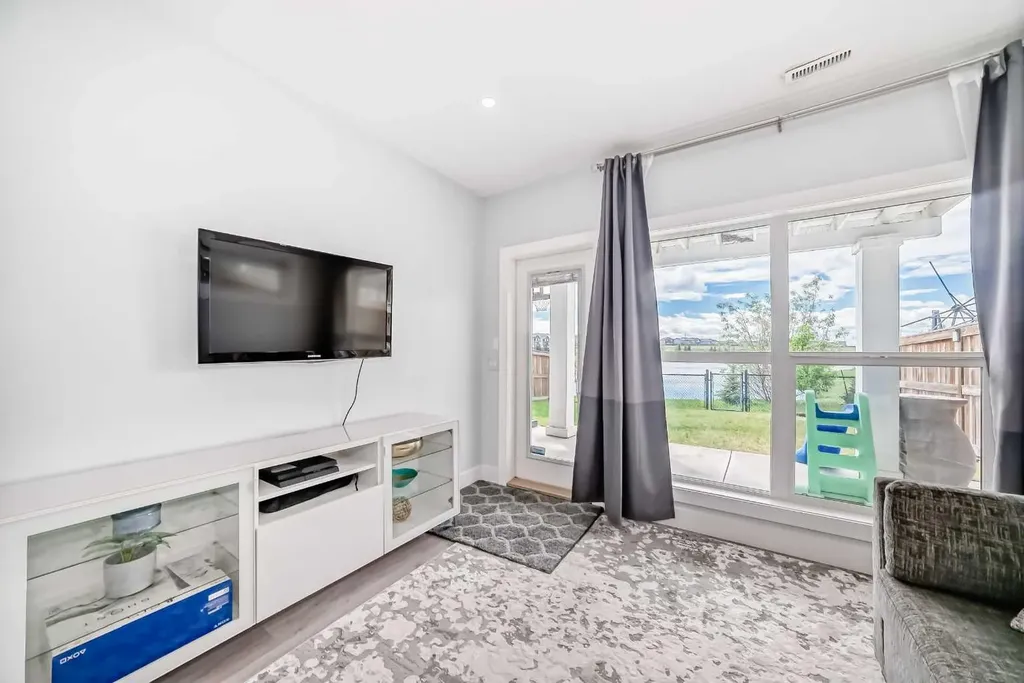 33 Redstone Drive NE Calgary AB T3N 0N2