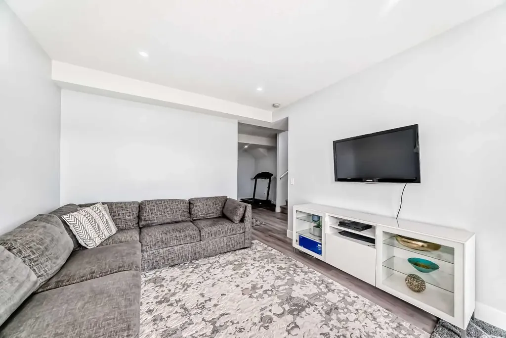 33 Redstone Drive NE Calgary AB T3N 0N2
