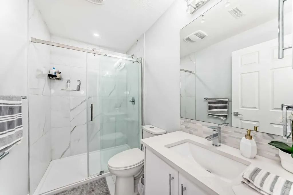 33 Redstone Drive NE Calgary AB T3N 0N2