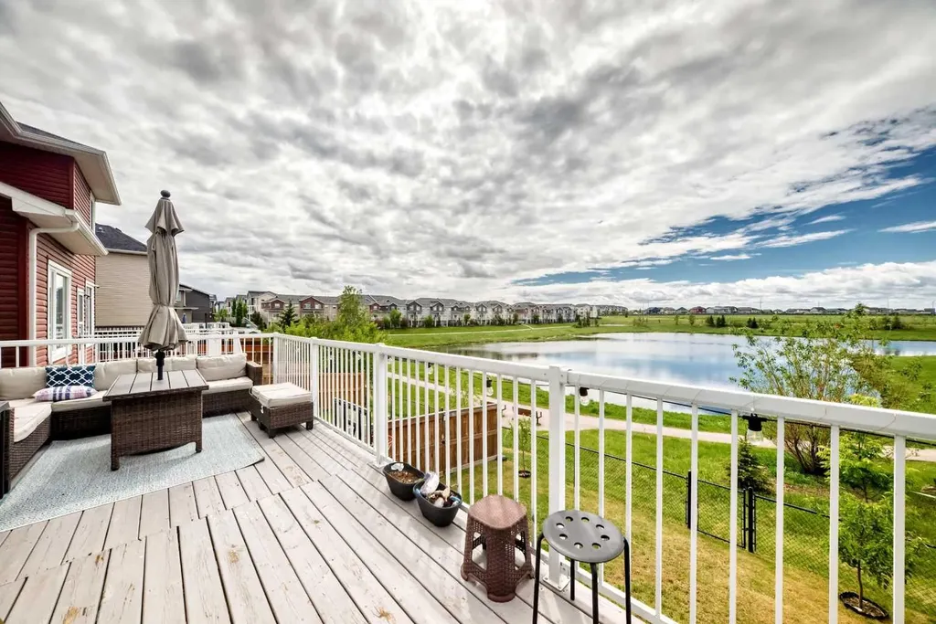 33 Redstone Drive NE Calgary AB T3N 0N2