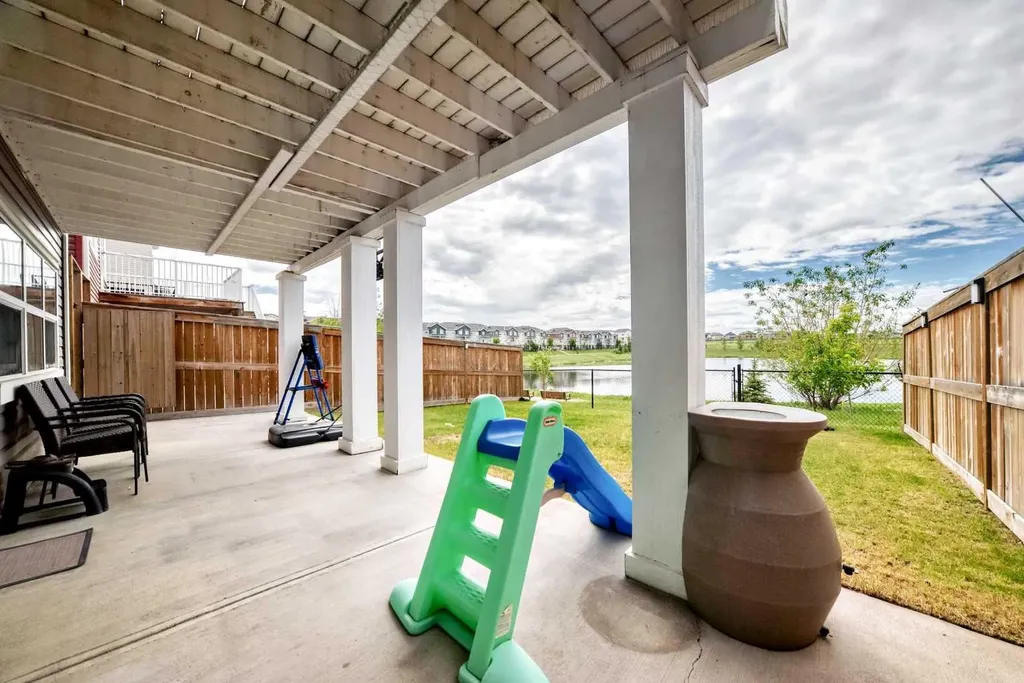 33 Redstone Drive NE Calgary AB T3N 0N2