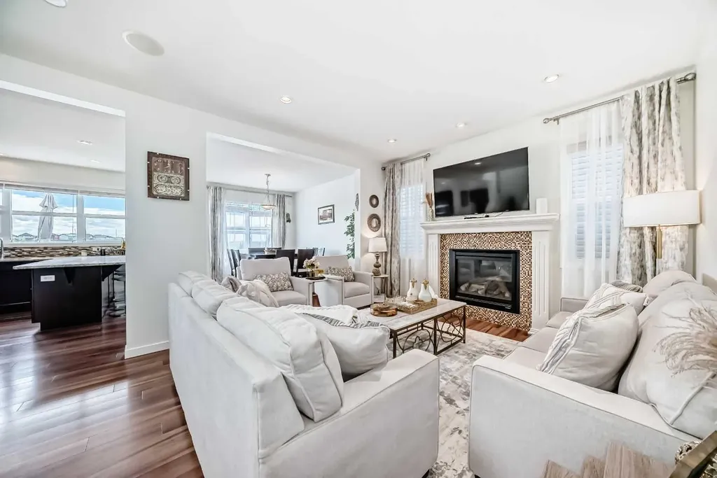 33 Redstone Drive NE Calgary AB T3N 0N2