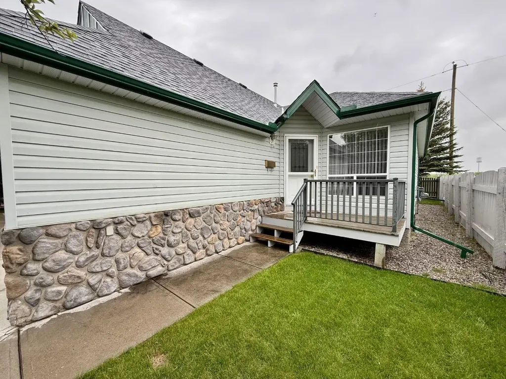 211 Baker Creek Place SW High River AB T1V 1V6