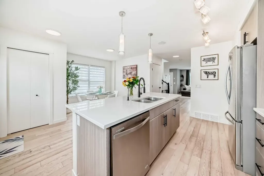 258 Fireside Drive Cochrane AB T4C 2L6