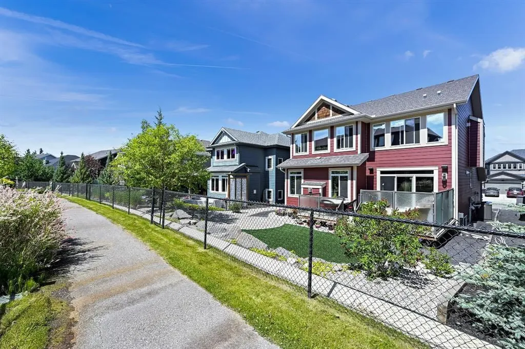 135 Auburn Sound Manor SE Calgary AB T3M 0R9