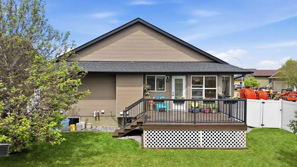 40 Emily Crescent Lacombe AB T4L 0A5