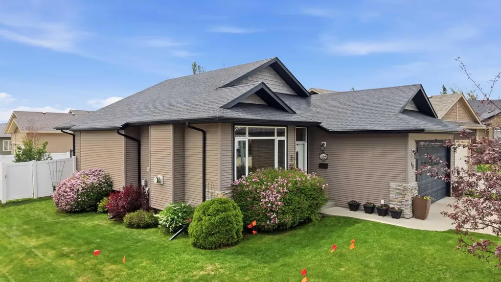 40 Emily Crescent Lacombe AB T4L 0A5