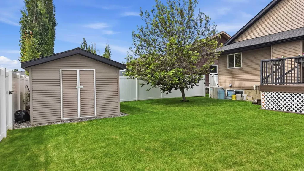 40 Emily Crescent Lacombe AB T4L 0A5
