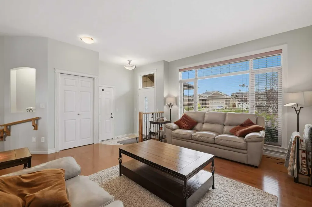 40 Emily Crescent Lacombe AB T4L 0A5