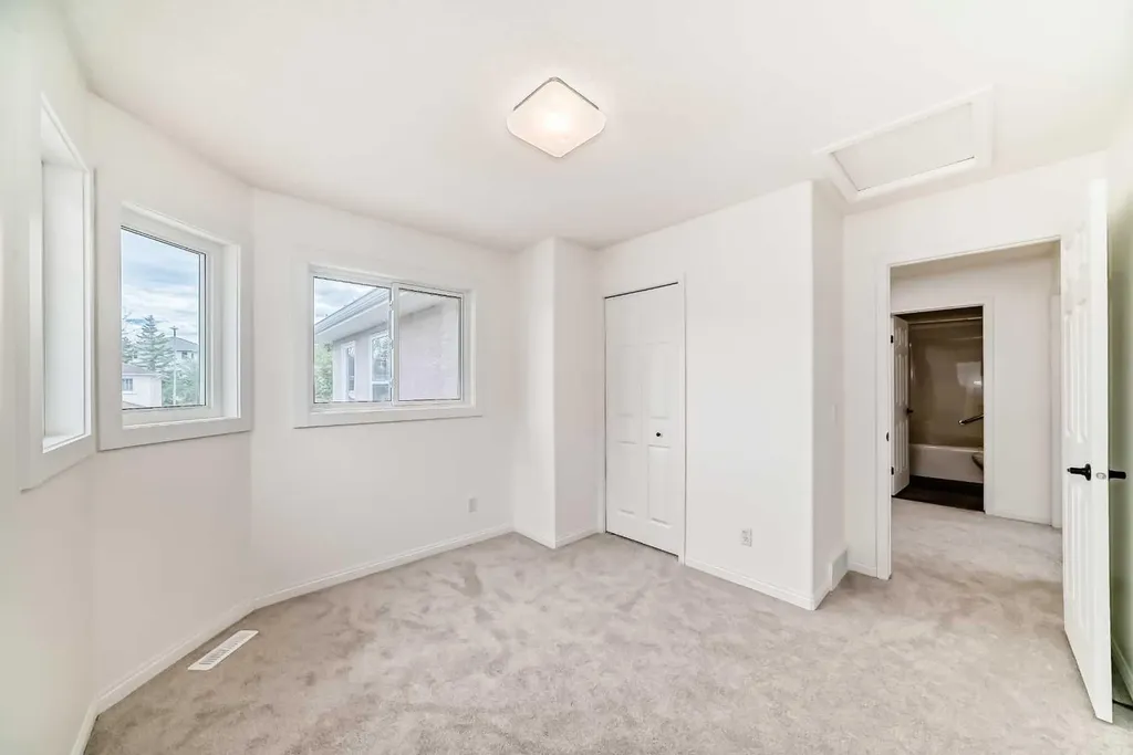 50 Hampstead Terrace NW Calgary AB T3A 5Y5