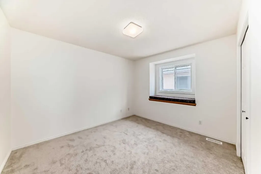 50 Hampstead Terrace NW Calgary AB T3A 5Y5