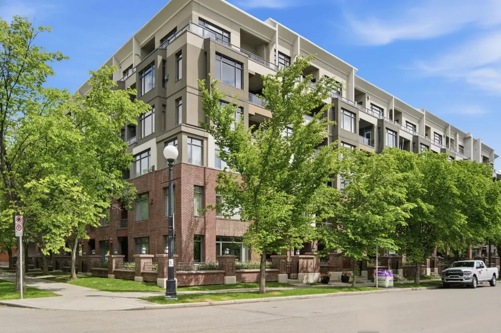 930 Centre Avenue NE Calgary AB T2E9C8