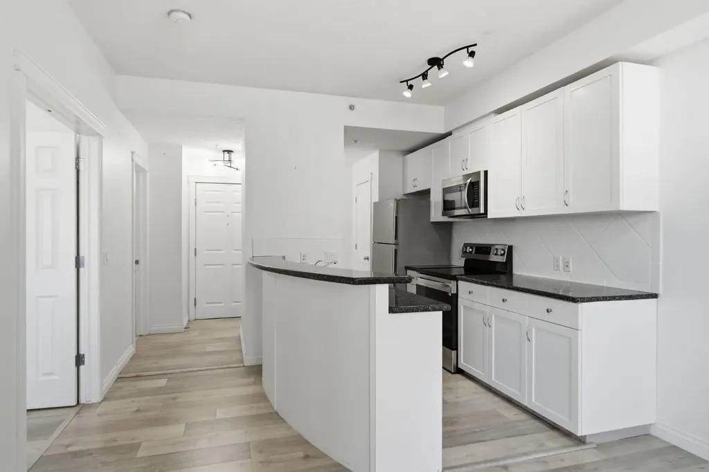 930 Centre Avenue NE Calgary AB T2E9C8