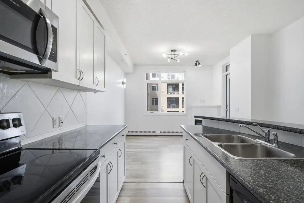 930 Centre Avenue NE Calgary AB T2E9C8