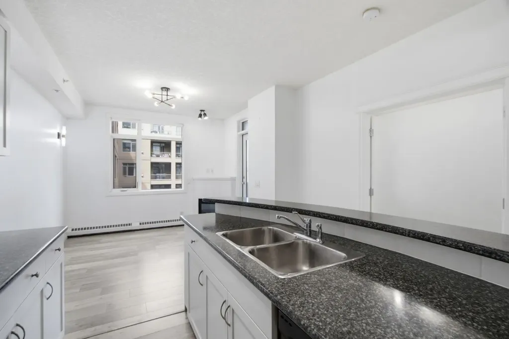 930 Centre Avenue NE Calgary AB T2E9C8