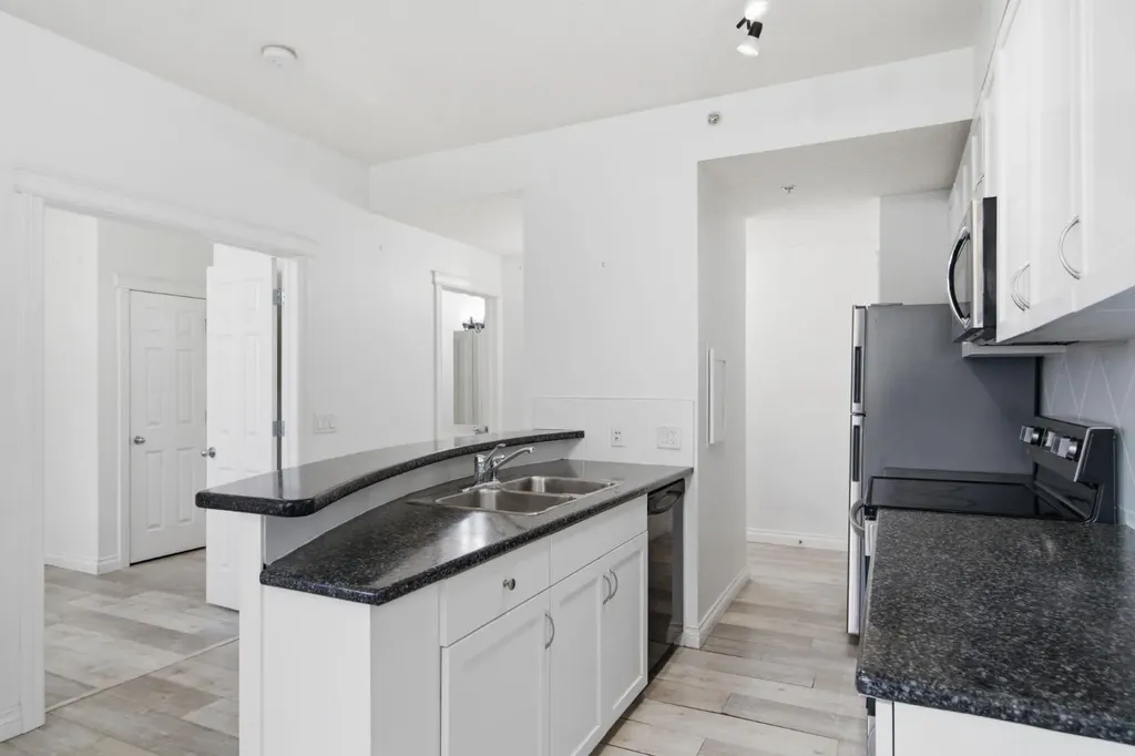 930 Centre Avenue NE Calgary AB T2E9C8