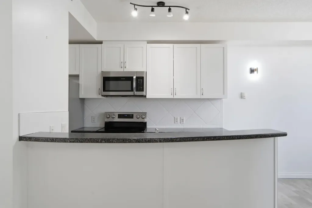 930 Centre Avenue NE Calgary AB T2E9C8