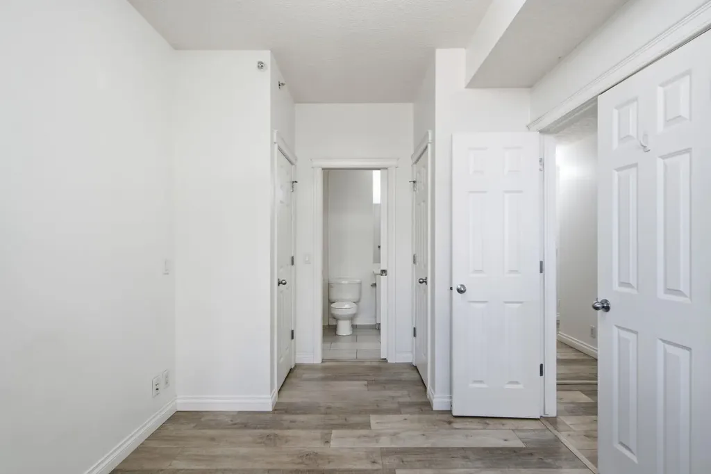 930 Centre Avenue NE Calgary AB T2E9C8