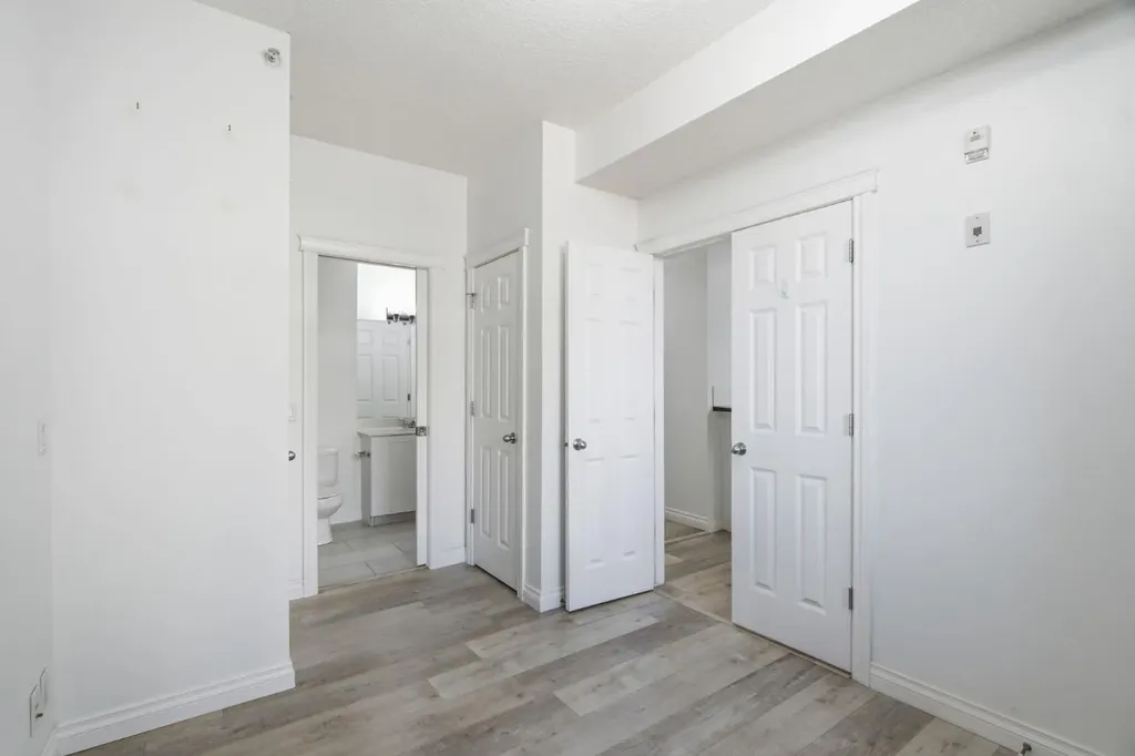 930 Centre Avenue NE Calgary AB T2E9C8