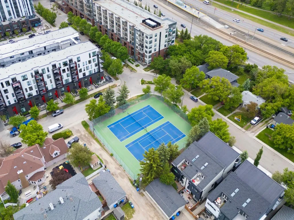 930 Centre Avenue NE Calgary AB T2E9C8