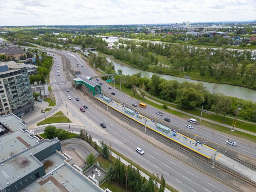 930 Centre Avenue NE Calgary AB T2E9C8