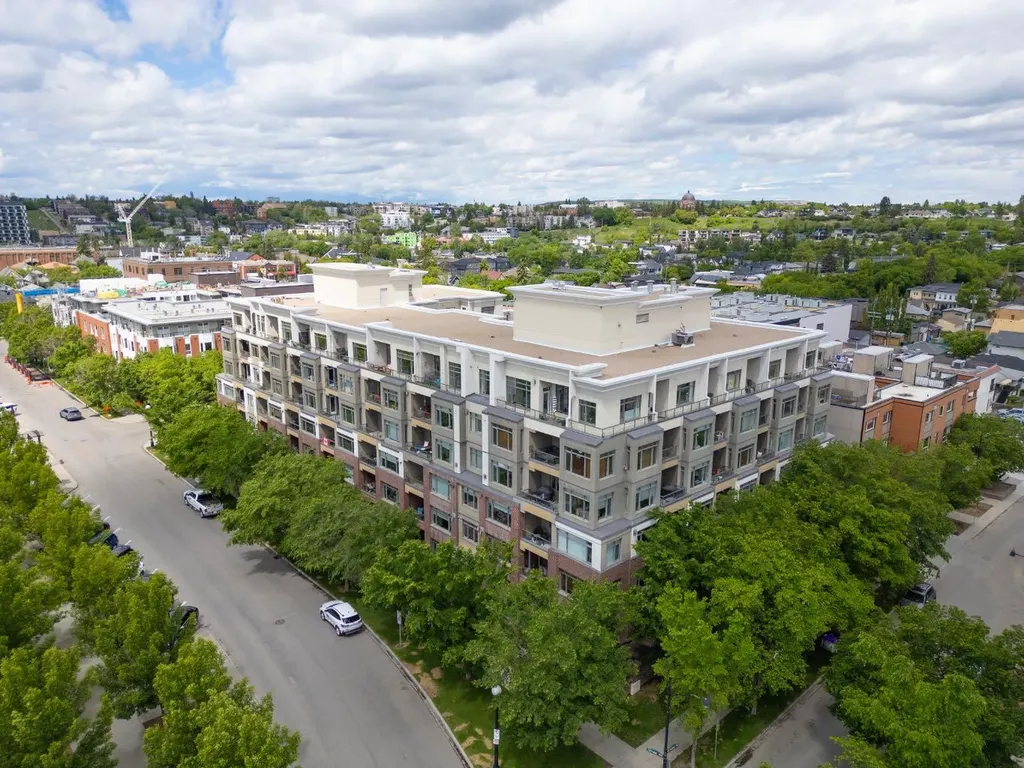 930 Centre Avenue NE Calgary AB T2E9C8