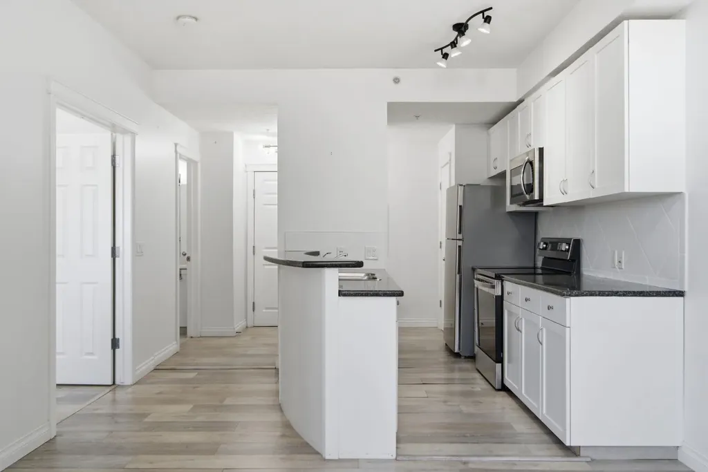 930 Centre Avenue NE Calgary AB T2E9C8