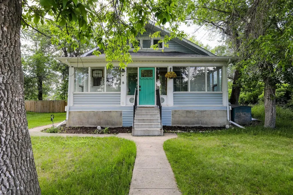 8 N 2 Street W Magrath AB T0K 1J0