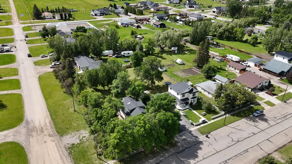 8 N 2 Street W Magrath AB T0K 1J0