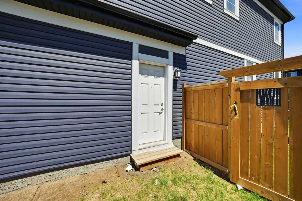 114 Corner Meadows Grove NE Calgary AB T3N 2C3