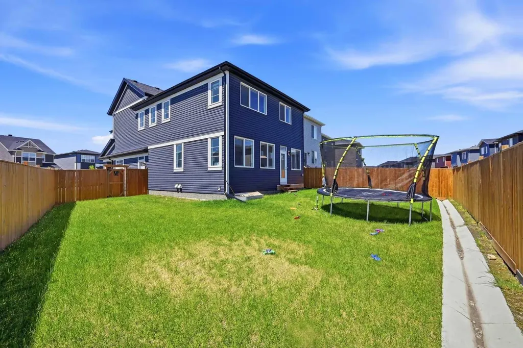 114 Corner Meadows Grove NE Calgary AB T3N 2C3