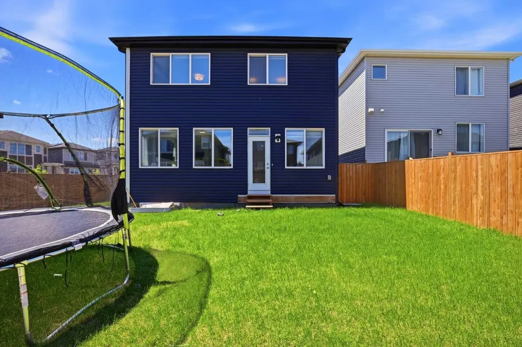 114 Corner Meadows Grove NE Calgary AB T3N 2C3