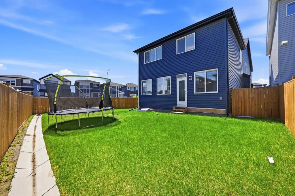 114 Corner Meadows Grove NE Calgary AB T3N 2C3