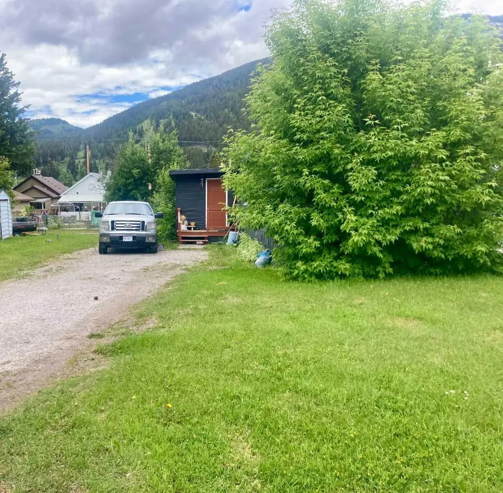 13333 17 Avenue N Blairmore AB T0K 0E0