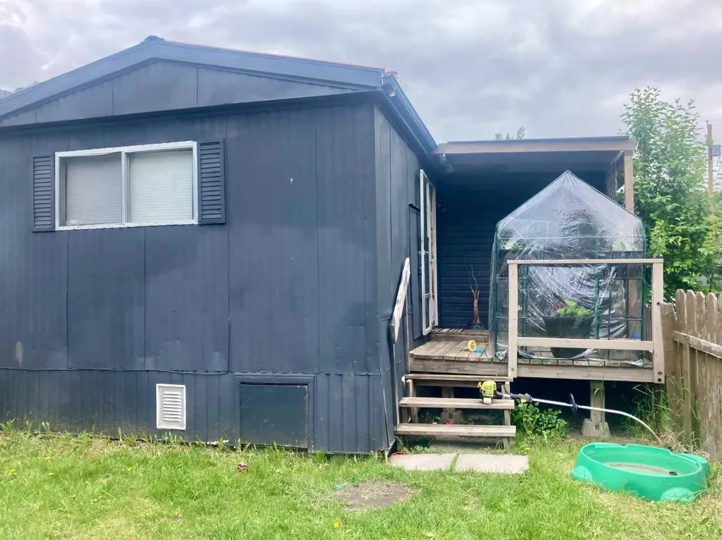 13333 17 Avenue N Blairmore AB T0K 0E0
