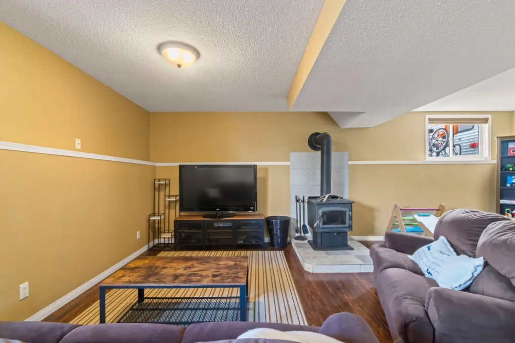 303 Railway Point SE Langdon AB T0J 1X1