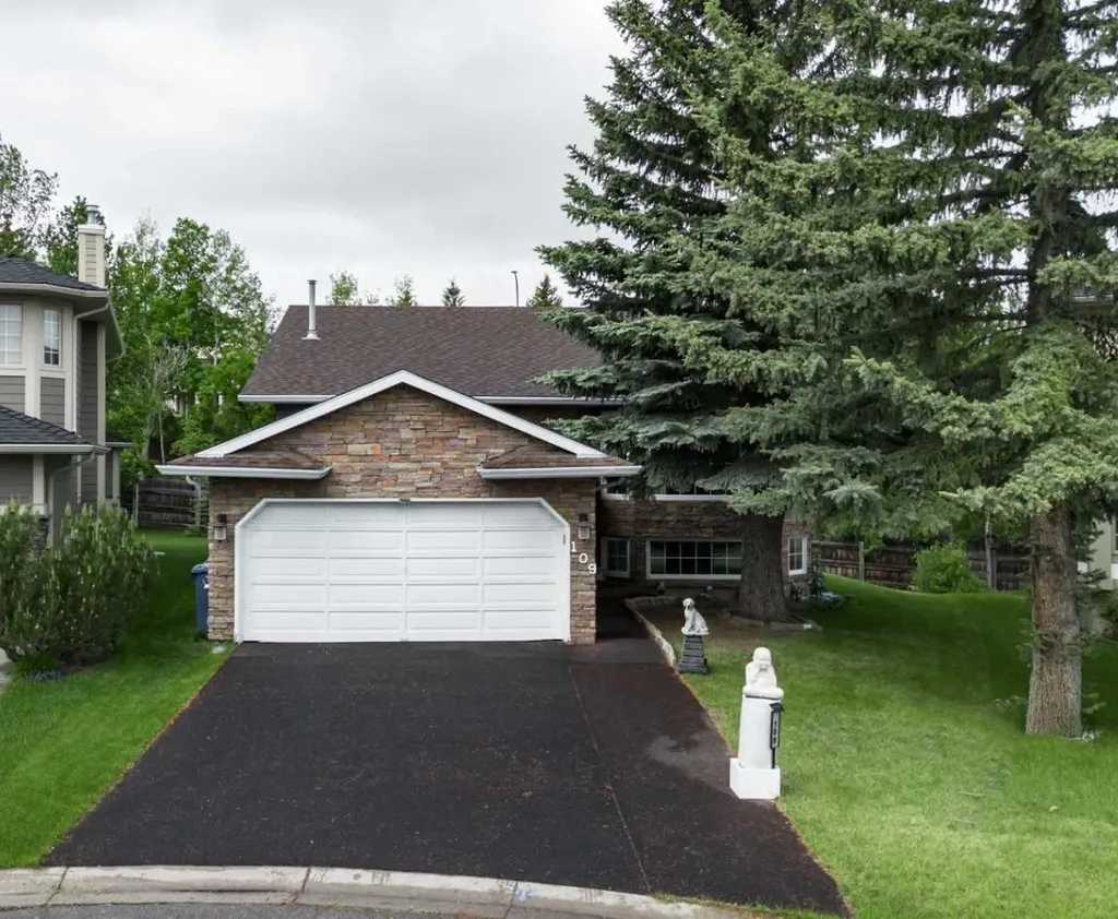 109 Edgebrook Gardens NW Calgary AB T3A 4Z8