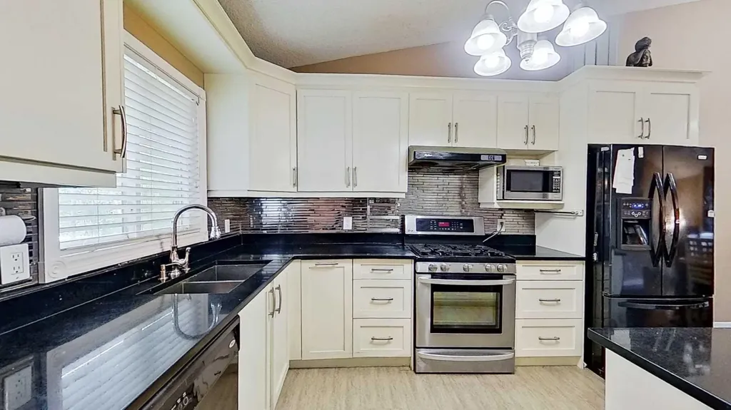109 Edgebrook Gardens NW Calgary AB T3A 4Z8