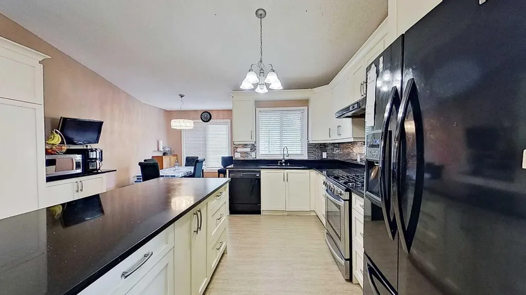 109 Edgebrook Gardens NW Calgary AB T3A 4Z8