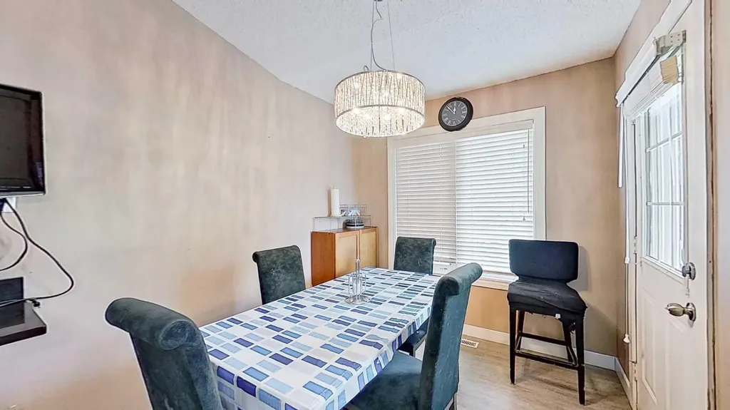 109 Edgebrook Gardens NW Calgary AB T3A 4Z8