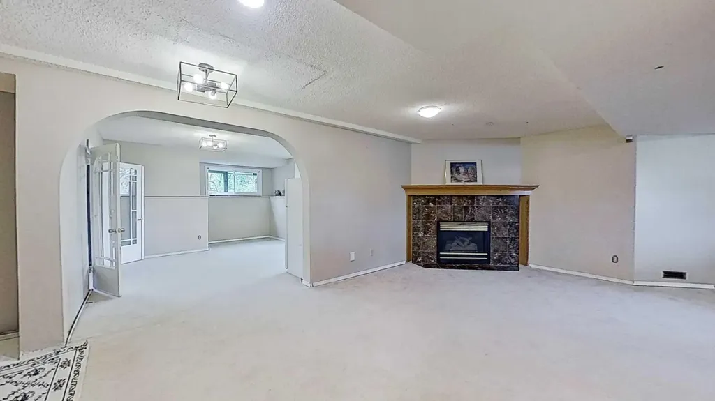 109 Edgebrook Gardens NW Calgary AB T3A 4Z8