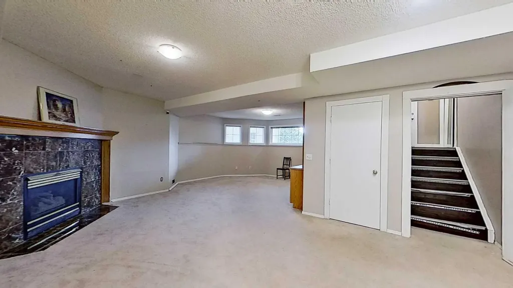 109 Edgebrook Gardens NW Calgary AB T3A 4Z8