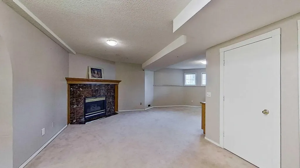 109 Edgebrook Gardens NW Calgary AB T3A 4Z8