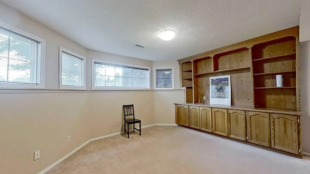 109 Edgebrook Gardens NW Calgary AB T3A 4Z8