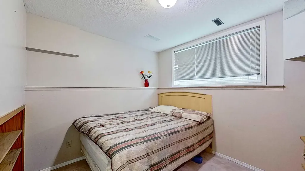 109 Edgebrook Gardens NW Calgary AB T3A 4Z8