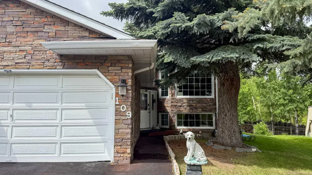 109 Edgebrook Gardens NW Calgary AB T3A 4Z8