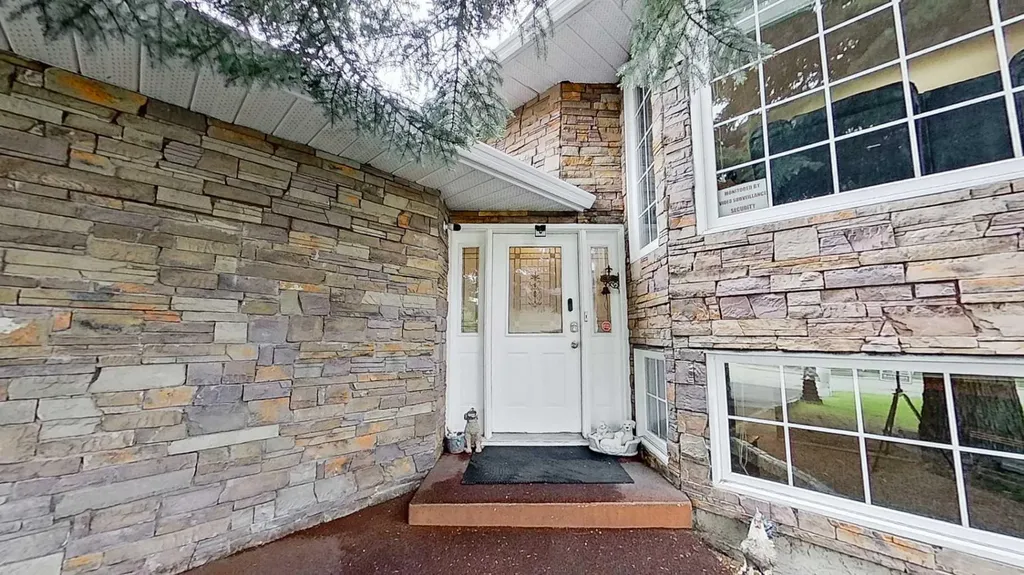 109 Edgebrook Gardens NW Calgary AB T3A 4Z8