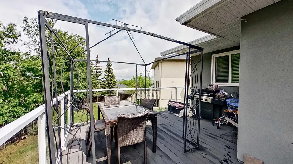 109 Edgebrook Gardens NW Calgary AB T3A 4Z8