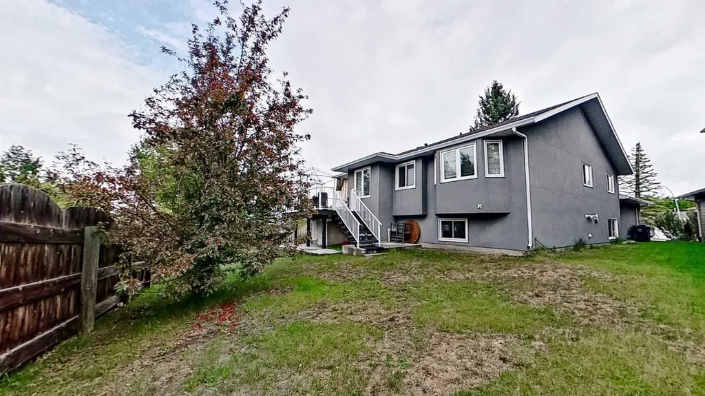 109 Edgebrook Gardens NW Calgary AB T3A 4Z8