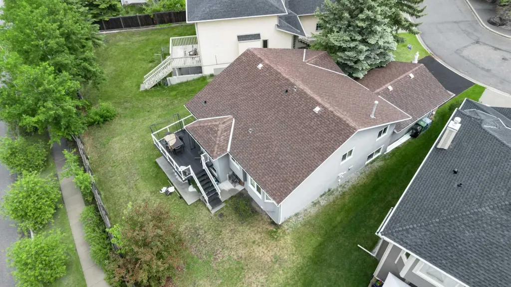 109 Edgebrook Gardens NW Calgary AB T3A 4Z8